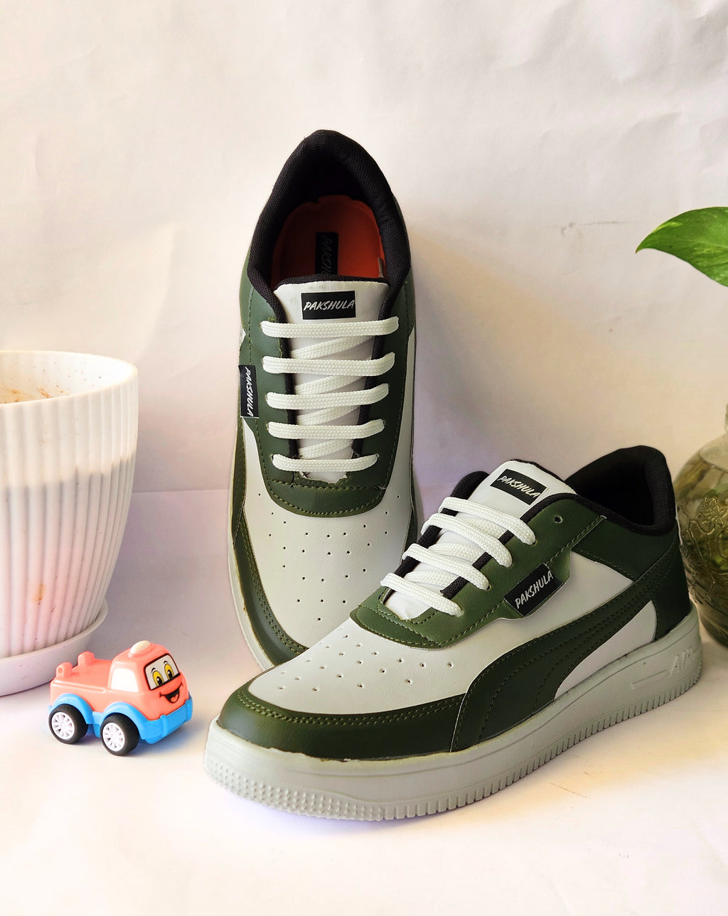 PAKSHULA Green–White Fresh Sneakers