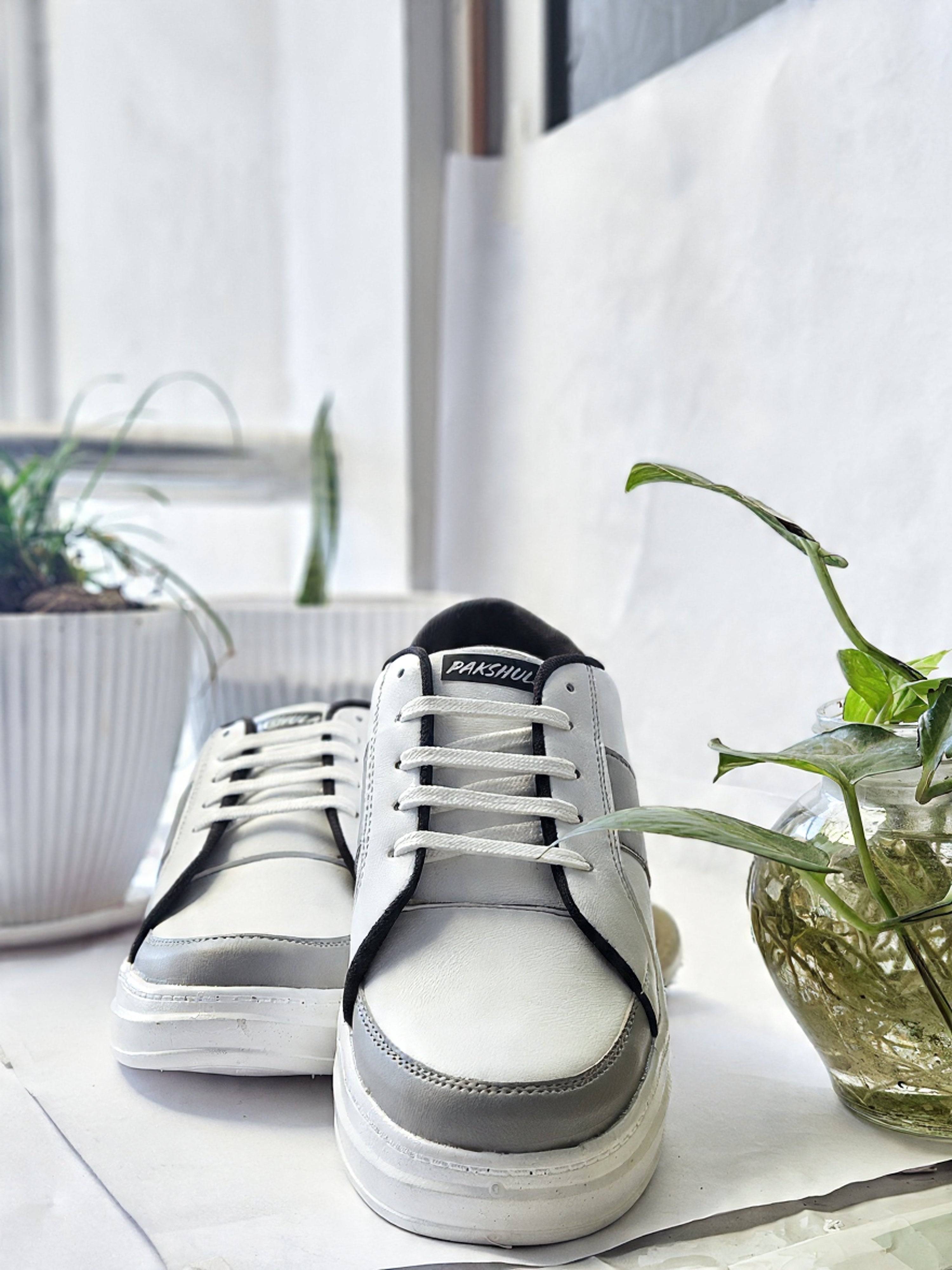 PAKSHULA Cream–Grey Comfort Sneakers