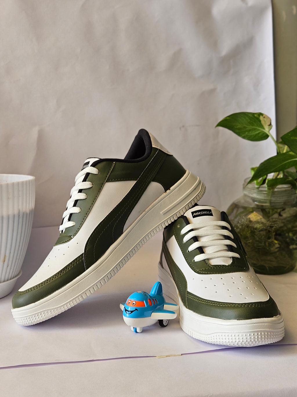 PAKSHULA Green–White Fresh Sneakers